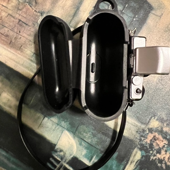 Fun AirPod pro case - Picture 6 of 7